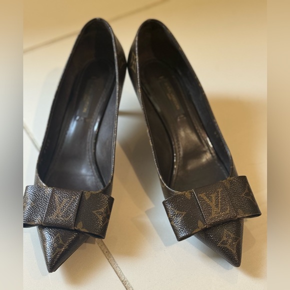 Louis Vuitton heels size 37 , great condition. - Picture 2 of 8